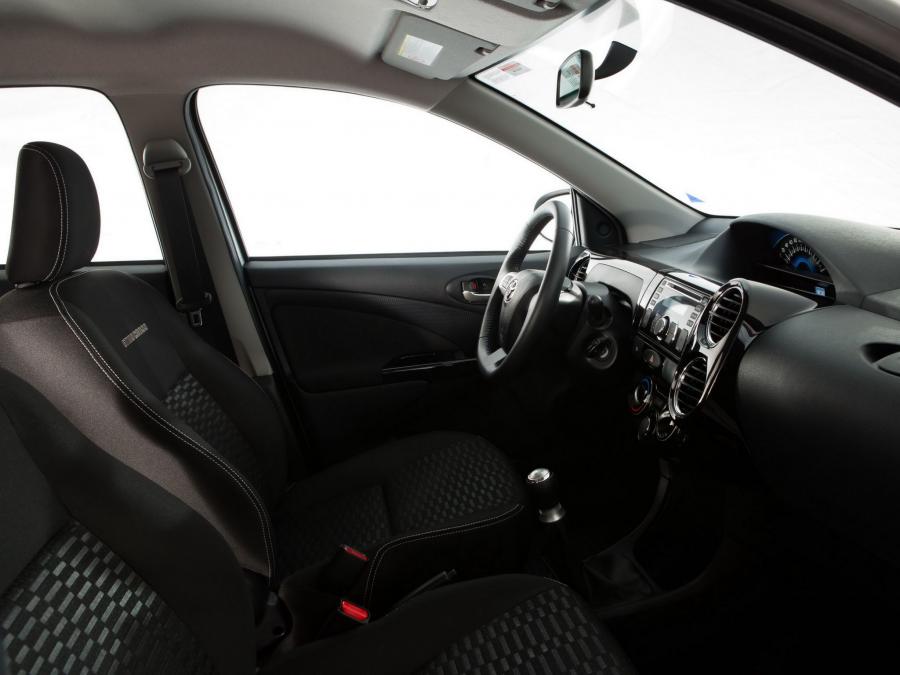  Toyota Etios Cross 2013 года  (фото 12 из 20)